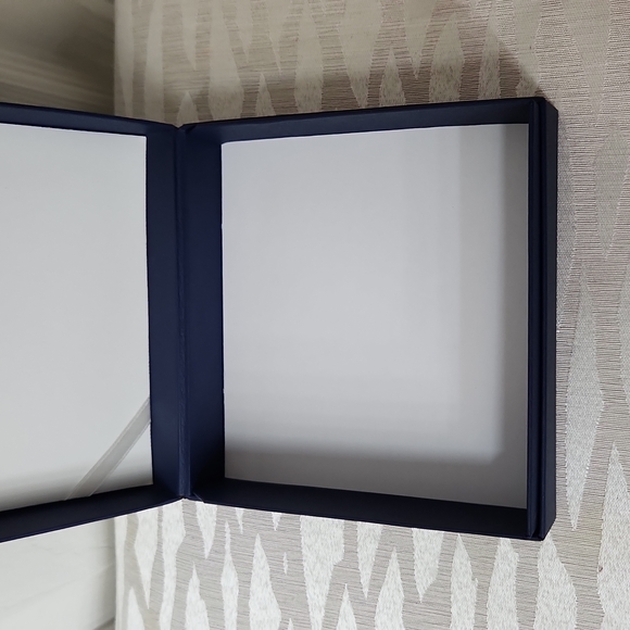 Unmarked Blue and White Empty Earring, Necklace, Jewelry box - Picture 4 of 10